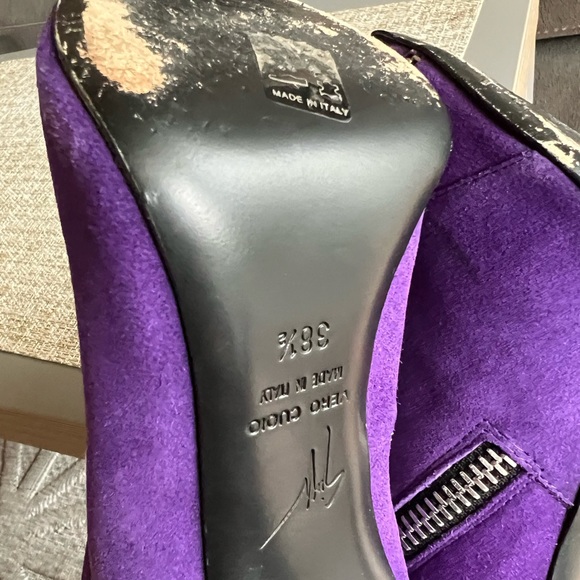The trendiest color of the season! 💜 Giuseppe Zanotti purple suede ankle boots - Picture 6 of 6